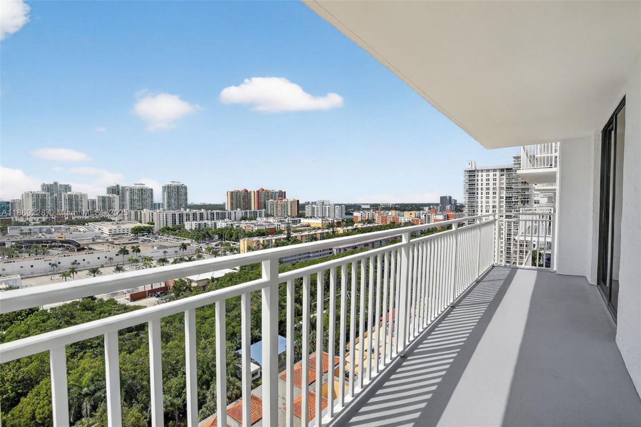 210 174th St, Unit 1703, Sunny Isles Beach, FL 33160 Photo