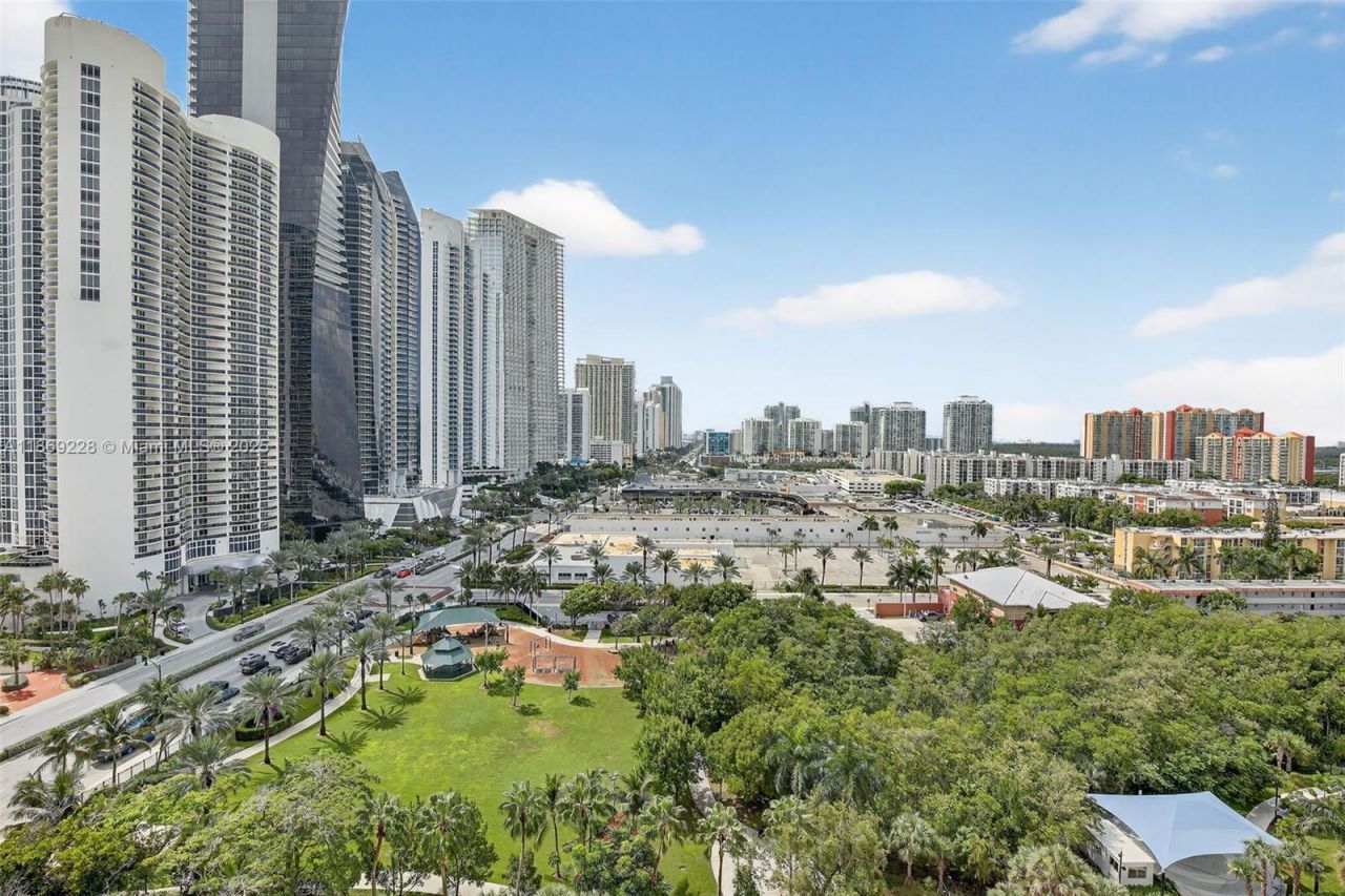 210 174th St, Unit 1703, Sunny Isles Beach, FL 33160 Photo