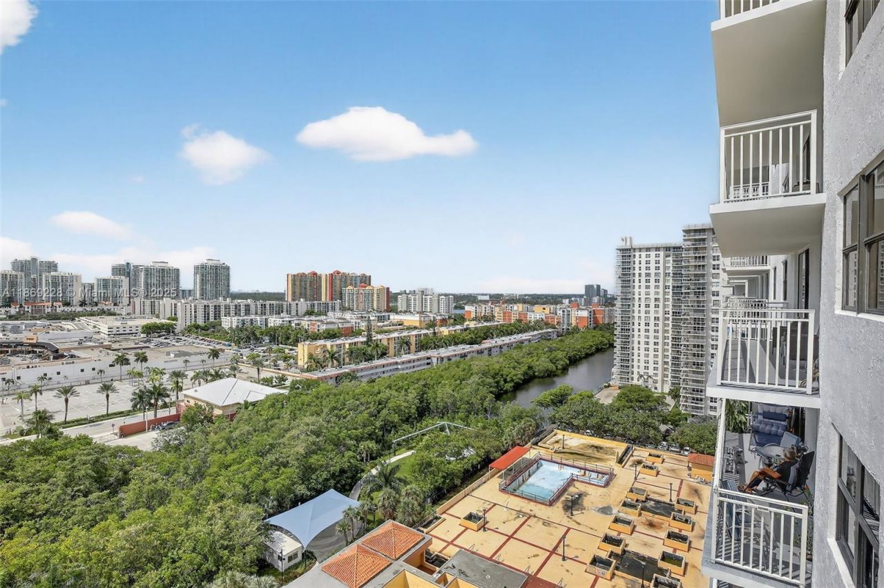 210 174th St, Unit 1703, Sunny Isles Beach, FL 33160 Photo