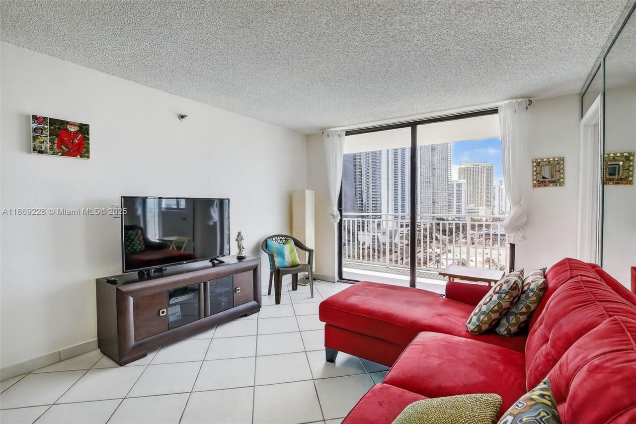 210 174th St, Unit 1703, Sunny Isles Beach, FL 33160 Photo