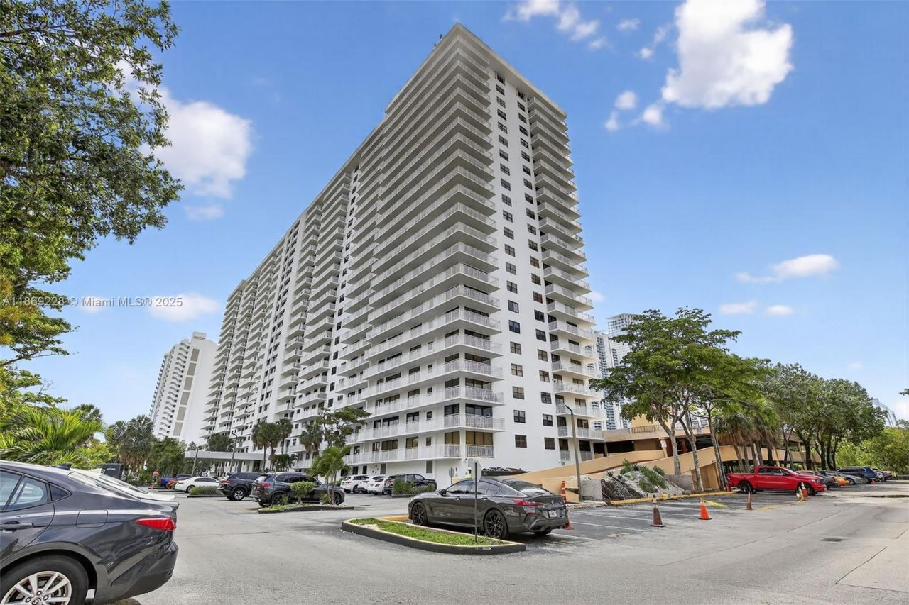 210 174th St, Unit 1703, Sunny Isles Beach, FL 33160 Photo
