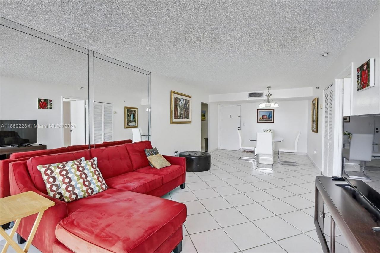 210 174th St, Unit 1703, Sunny Isles Beach, FL 33160 Photo