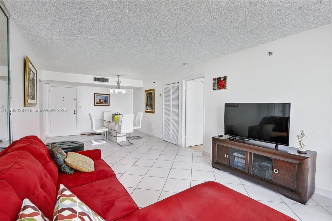 210 174th St, Unit 1703, Sunny Isles Beach, FL 33160 Photo