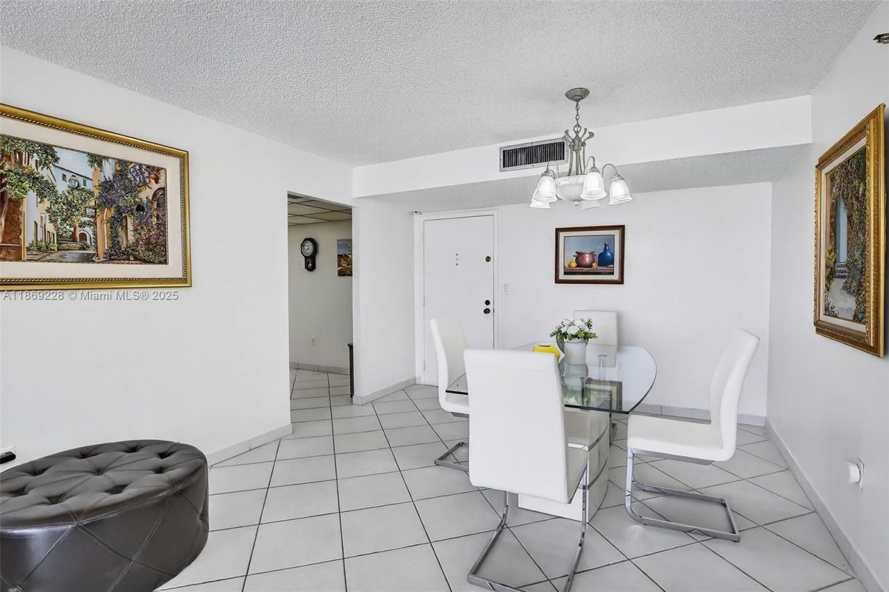 210 174th St, Unit 1703, Sunny Isles Beach, FL 33160 Photo