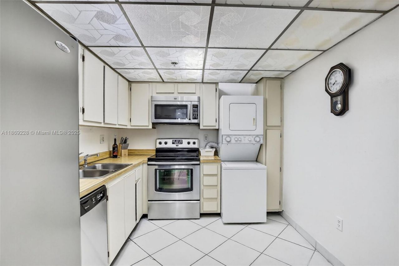 210 174th St, Unit 1703, Sunny Isles Beach, FL 33160 Photo