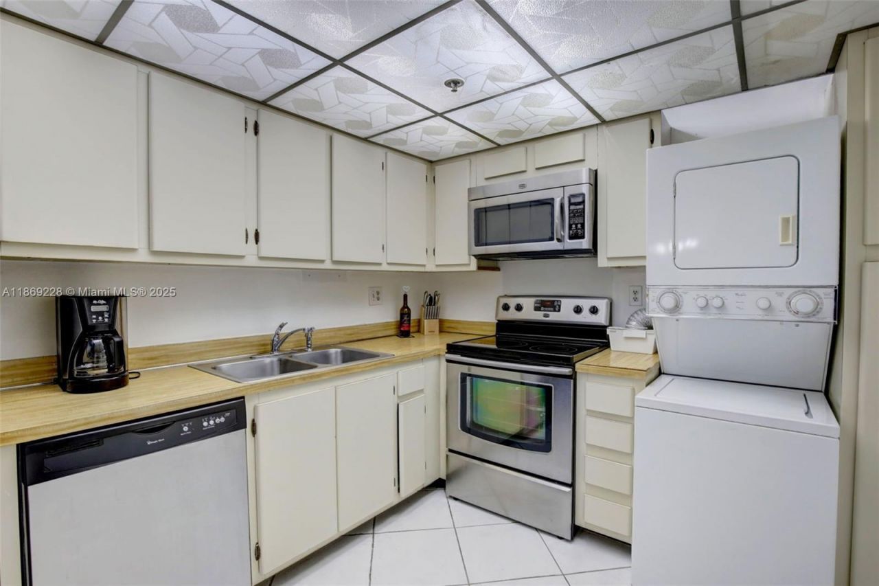 210 174th St, Unit 1703, Sunny Isles Beach, FL 33160 Photo