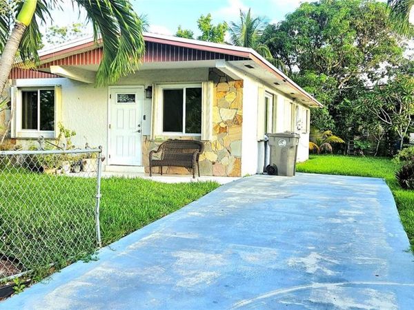 5704 SW 37th St, West Park, FL 33023