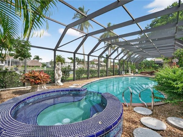 931 Scott DR, MARCO ISLAND, FL 34145