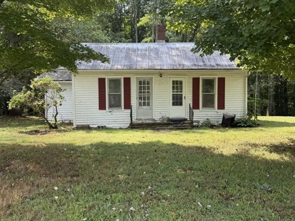 9137 Holland Road, Scottsville, KY 42164