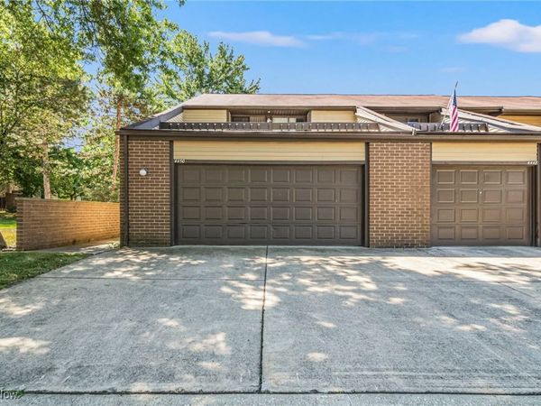 4450 Habersham Lane S, Unit 201, Richmond Heights, OH 44143