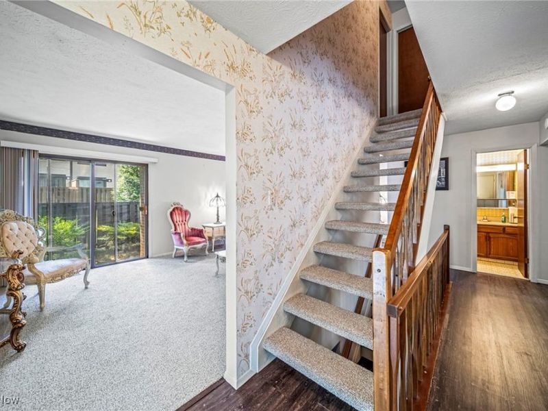 4450 Habersham Lane S, Unit 201, Richmond Heights, OH 44143 Photo 4