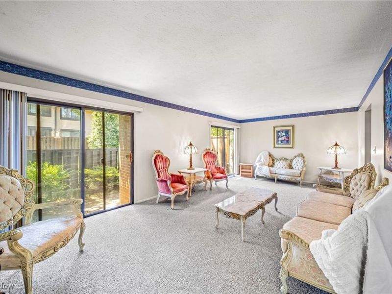 4450 Habersham Lane S, Unit 201, Richmond Heights, OH 44143 Photo 5