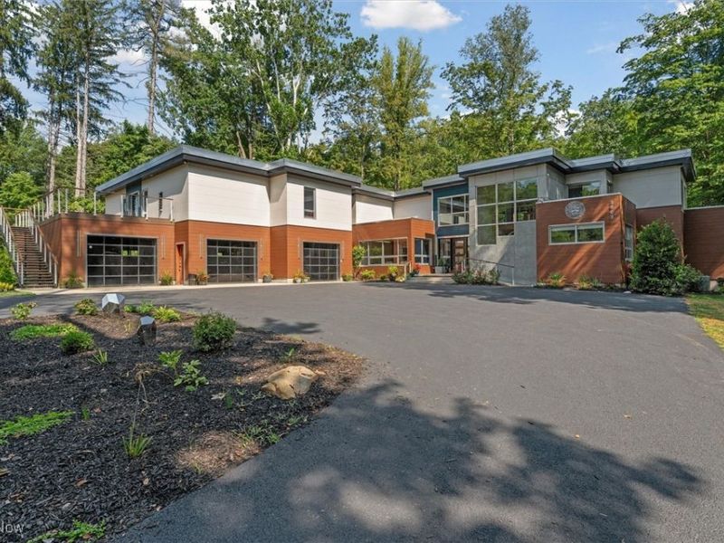 3863 Granger Road, Bath, OH 44333 Photo 2