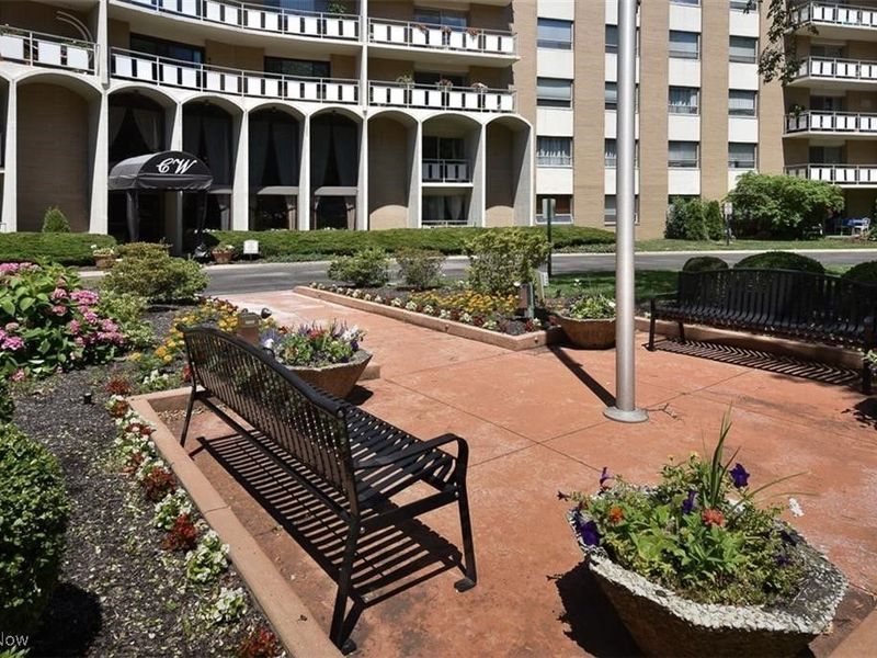 3400 Wooster Road, Unit 301, Rocky River, OH 44116 Photo 2