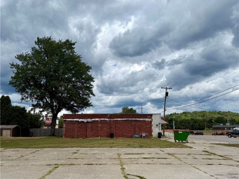 633 Wilson Street, Malvern, OH 44644 Photo 2