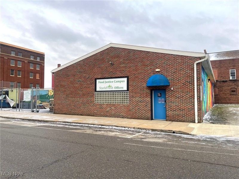 321 Cherry Avenue NE, Canton, OH 44702 Photo 10