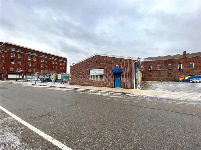 321 Cherry Avenue NE, Canton, OH 44702 Photo 11