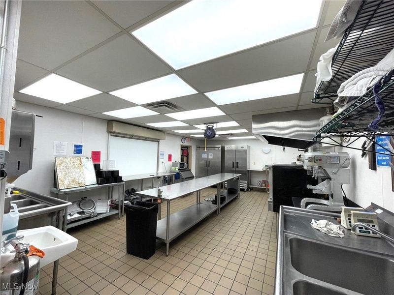 321 Cherry Avenue NE, Canton, OH 44702 Photo 2