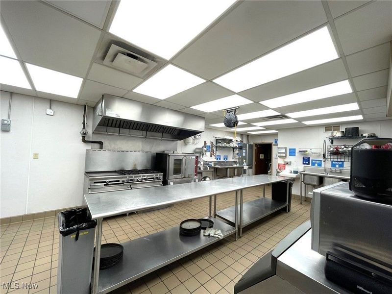 321 Cherry Avenue NE, Canton, OH 44702 Photo 4