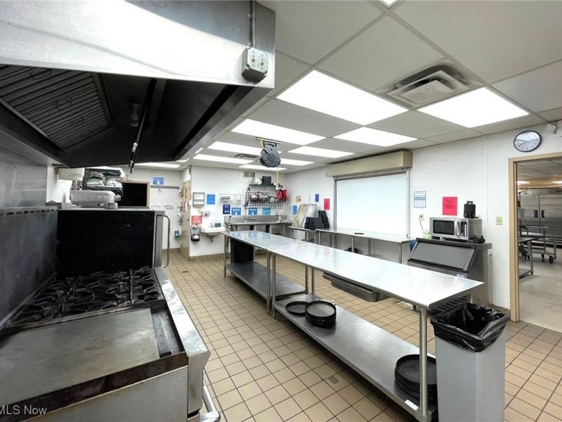 321 Cherry Avenue NE, Canton, OH 44702 Photo 6