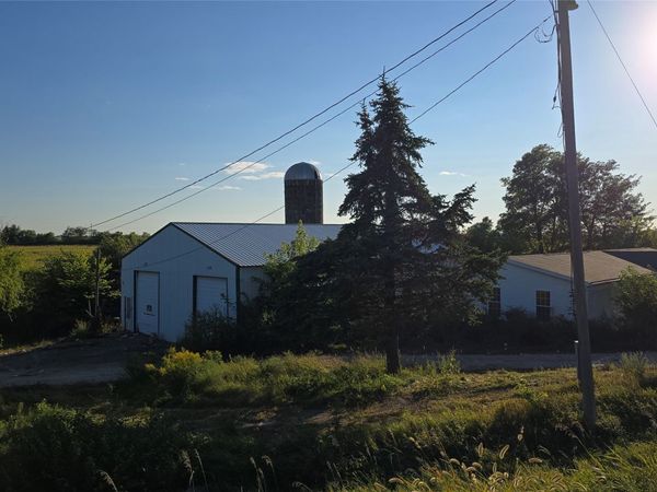 2740 61st Street, Vinton, IA 52349
