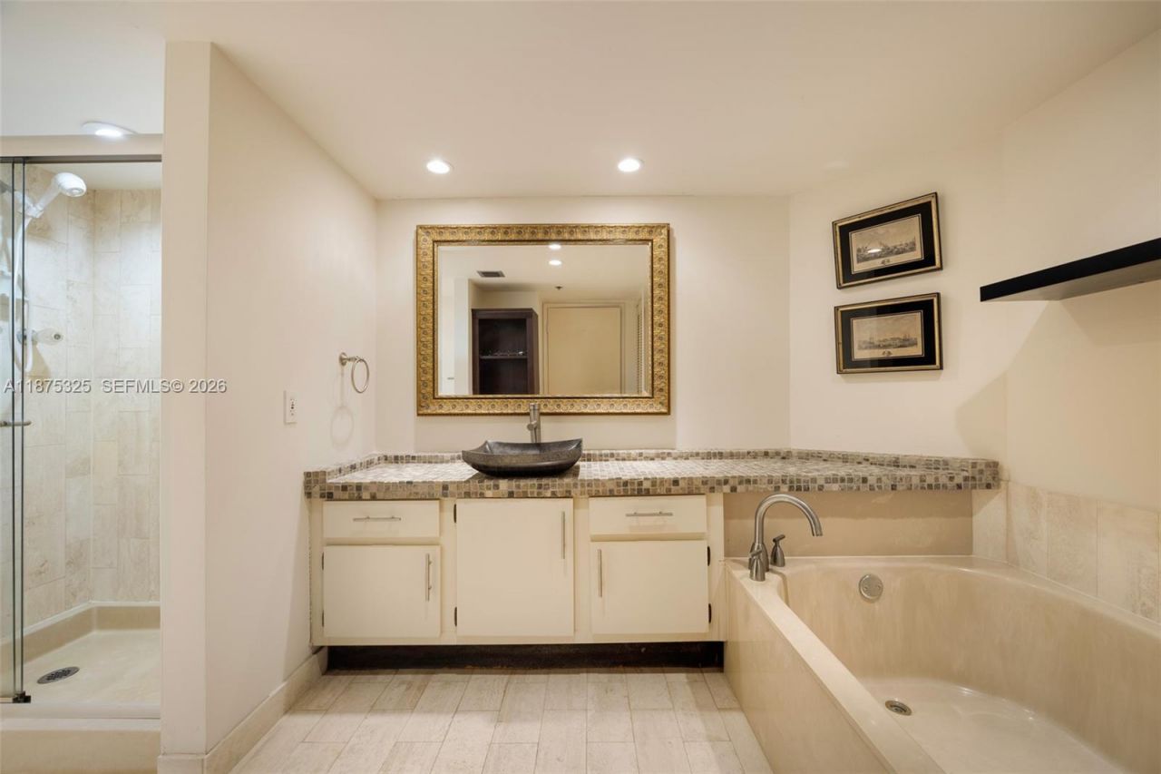1717 N Bayshore Dr, Unit A-3042, Miami, FL 33132 Photo