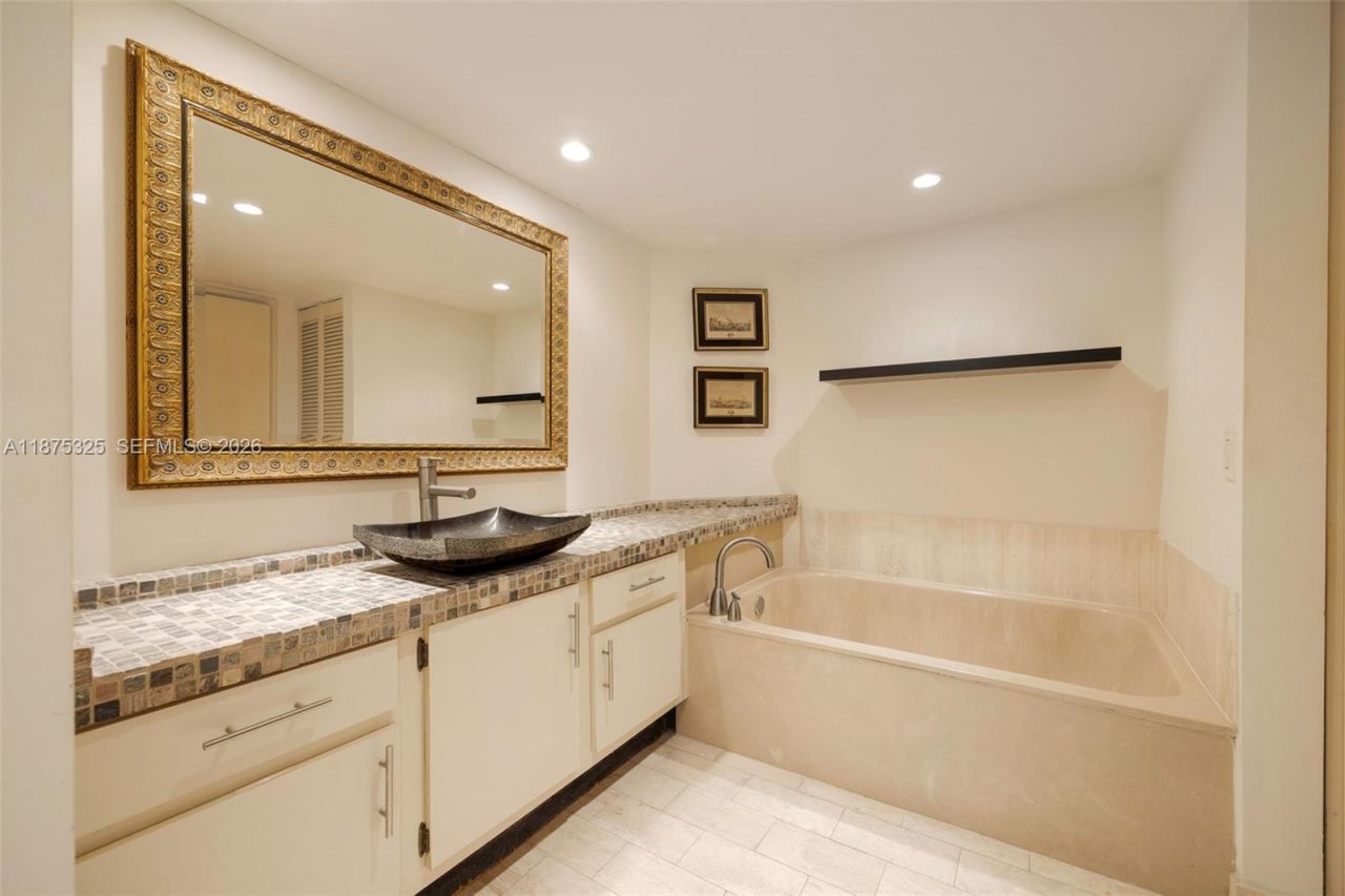 1717 N Bayshore Dr, Unit A-3042, Miami, FL 33132 Photo