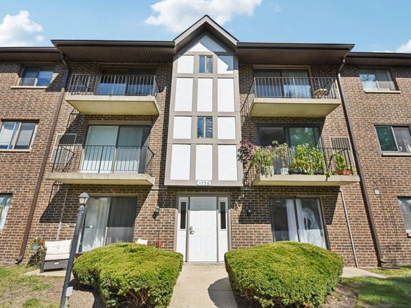 1751 S Washington Street, Unit 1, Naperville, IL 60565