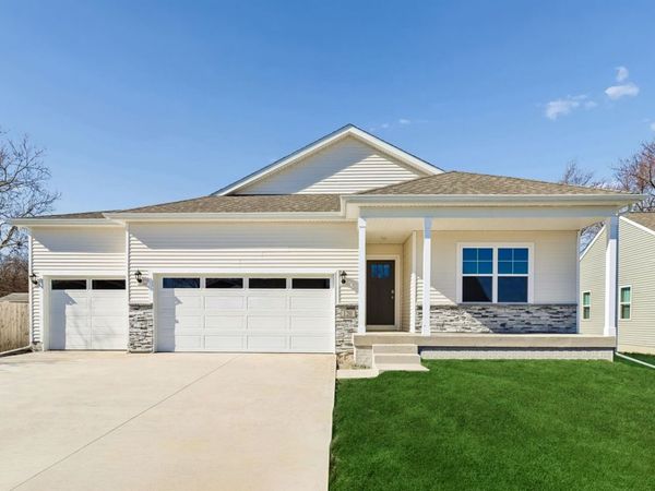 120 8th Avenue NE, Altoona, IA 50009