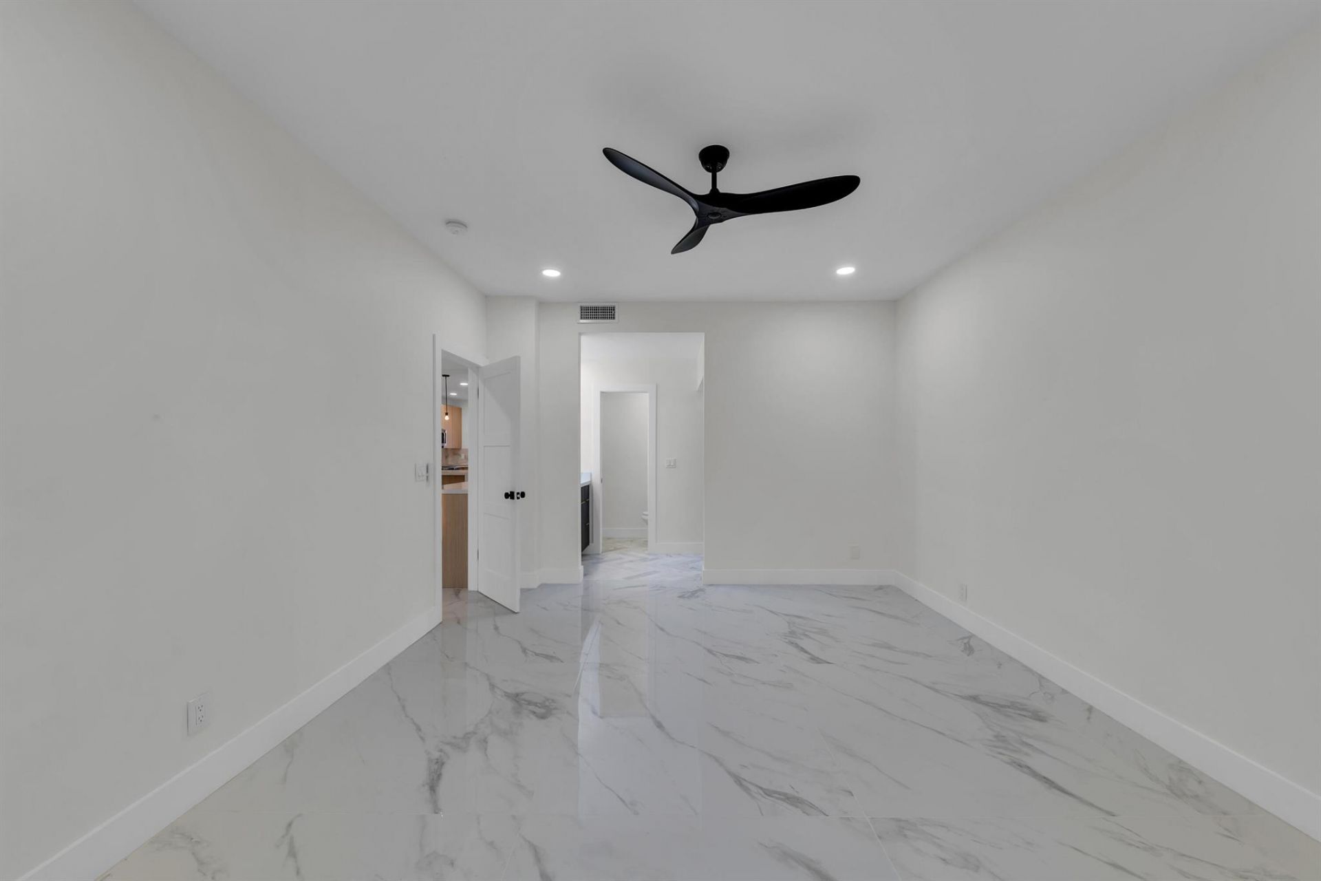 100 Paradise Harbour 502 Boulevard, Unit 502, North Palm Beach, FL 33408 Photo