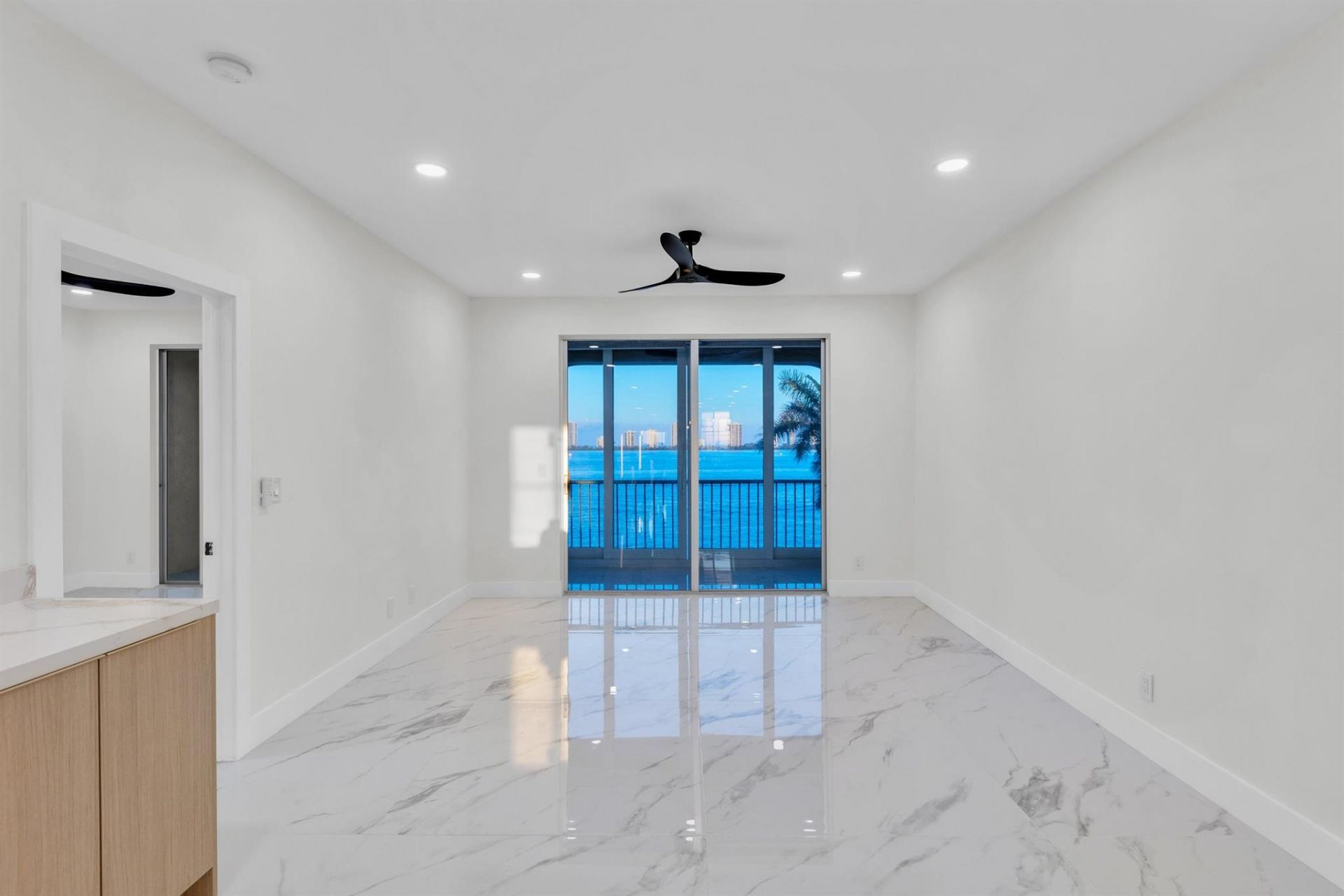 100 Paradise Harbour 502 Boulevard, Unit 502, North Palm Beach, FL 33408 Photo