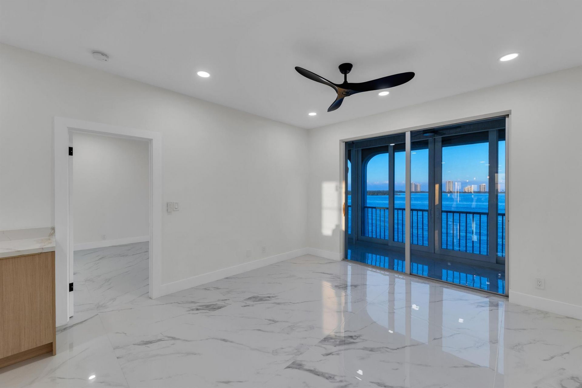 100 Paradise Harbour 502 Boulevard, Unit 502, North Palm Beach, FL 33408 Photo