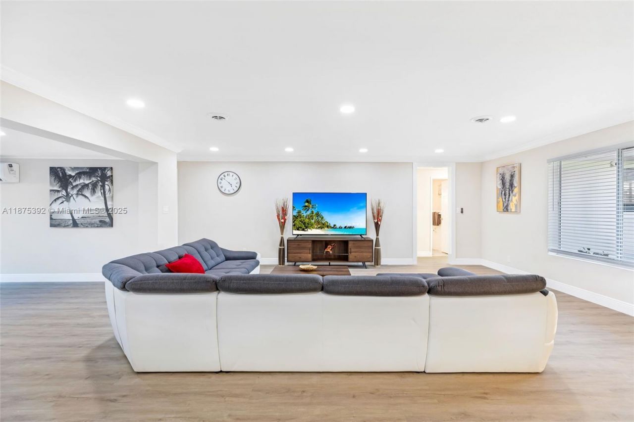 5740 NE 19th Ave, Fort Lauderdale, FL 33308 Photo