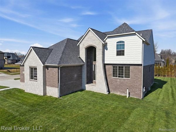 35689 WINDRIDGE Drive, New Baltimore, Mi 48047