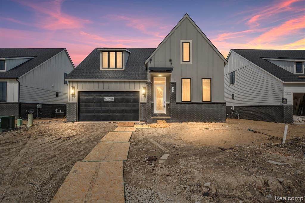 53 South Trail Court, Troy, MI 48083 Main Photo