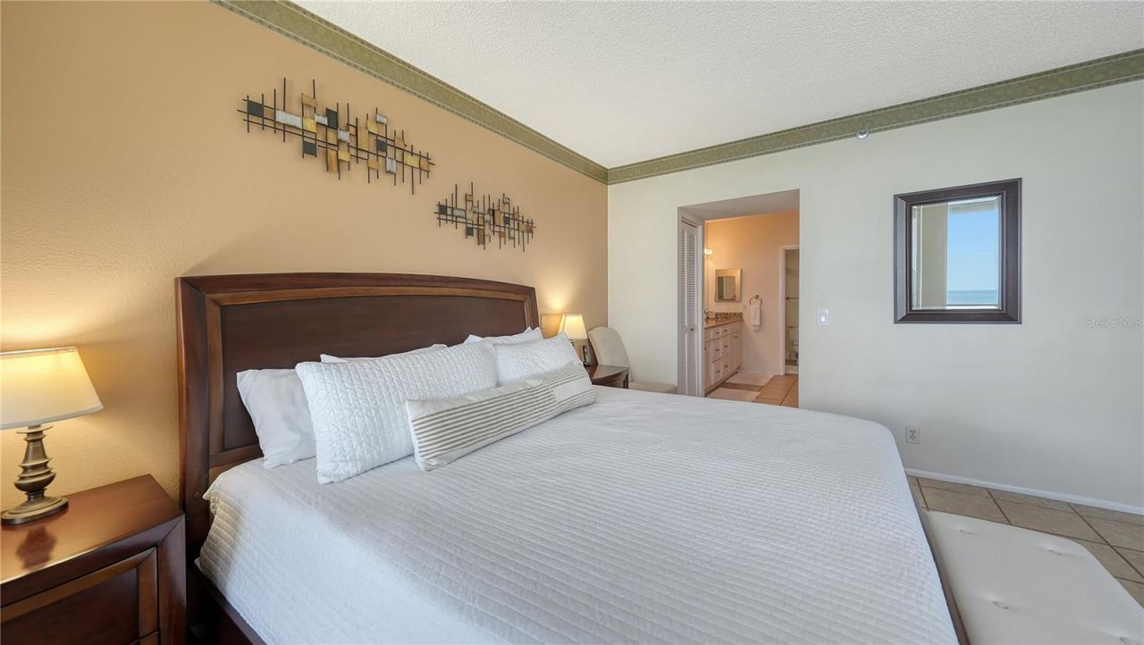 1055 Gulf Of Mexico Drive, Unit 504, Longboat Key, FL 34228 Photo