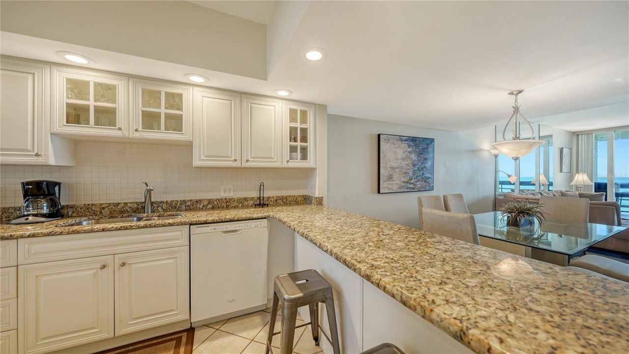 1055 Gulf Of Mexico Drive, Unit 504, Longboat Key, FL 34228 Photo