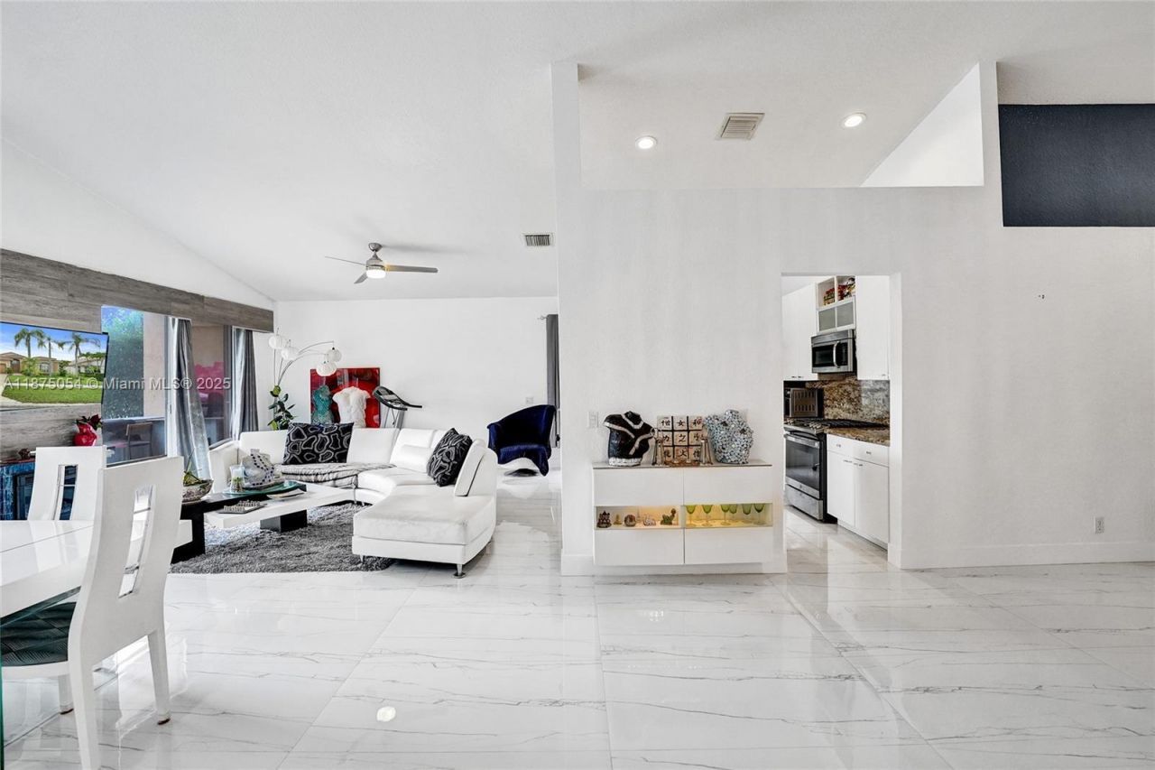 1947 NW 130th Ave, Pembroke Pines, FL 33028 Photo