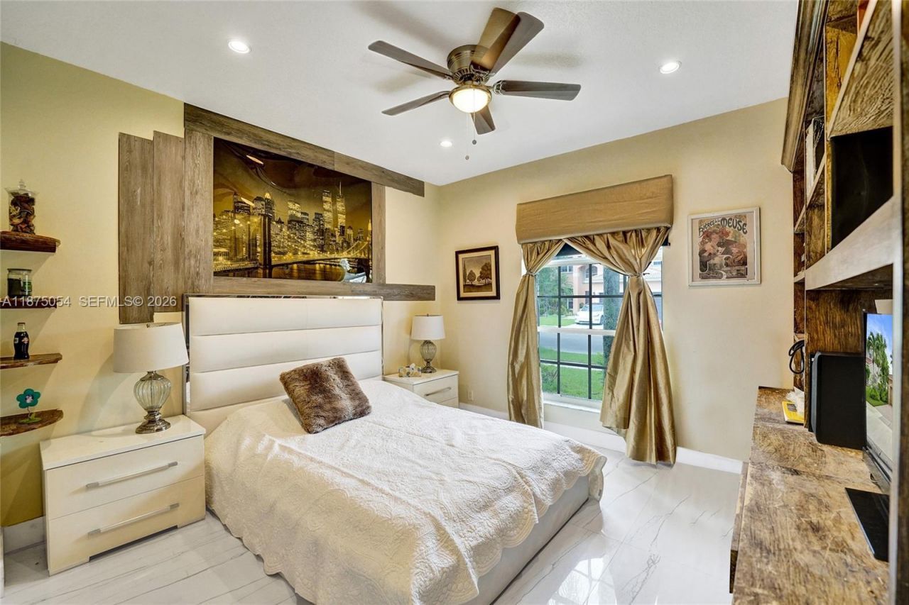 1947 NW 130th Ave, Pembroke Pines, FL 33028 Photo