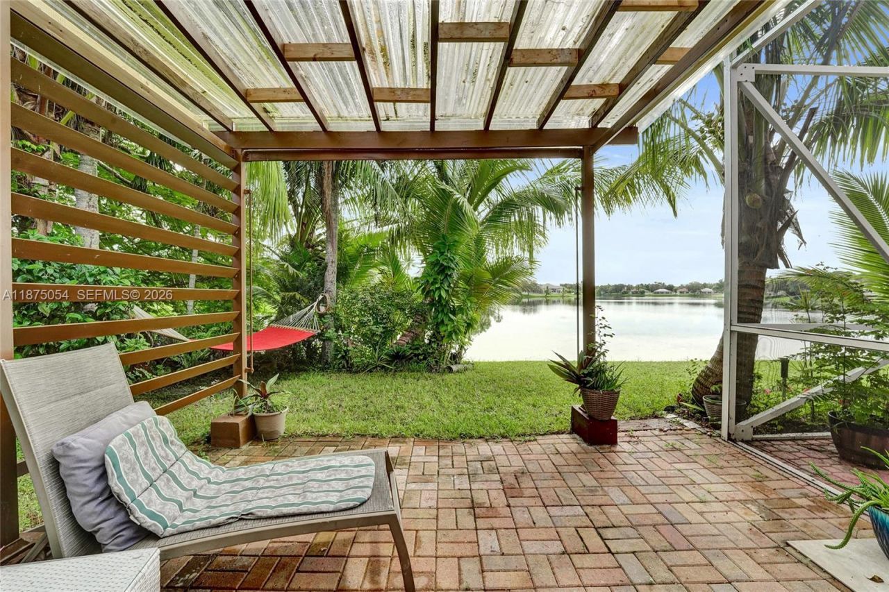 1947 NW 130th Ave, Pembroke Pines, FL 33028 Photo