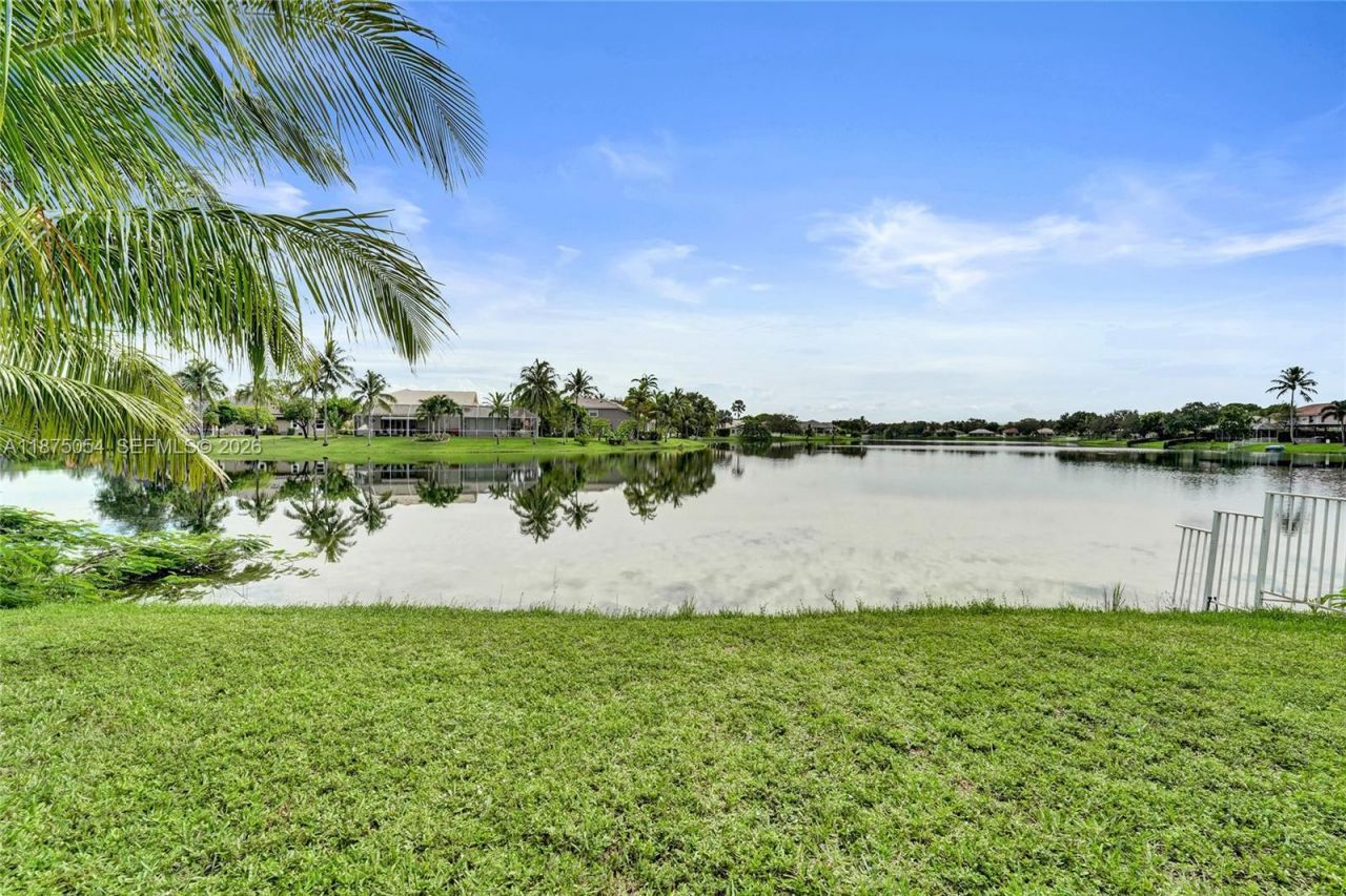 1947 NW 130th Ave, Pembroke Pines, FL 33028 Photo