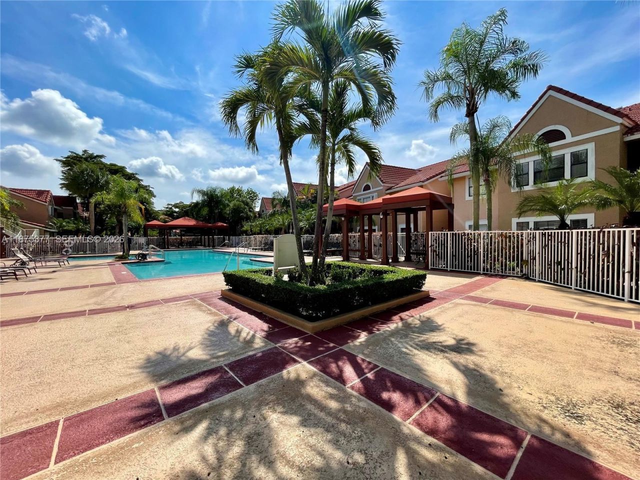 15591 SW 105th Ter, Unit 527, Miami, FL 33196 Photo