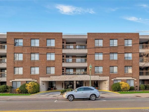 376 Central Avenue, Unit 3-V, Lawrence, NY 11559