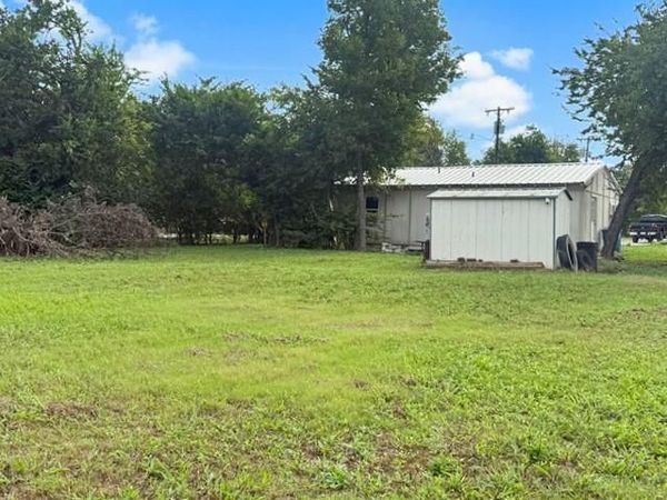 210 Carrie Mabrie Street, Trenton, TX 75490