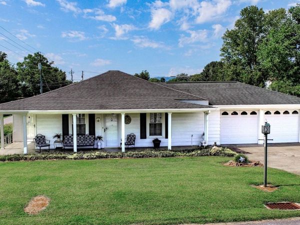 631 6th St, Newport, TN 37821