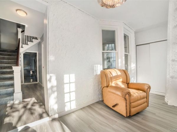 7 Willis Avenue, Floral Park, NY 11001