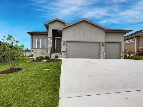 9836 Shady Bend Road, Lenexa, KS 66227