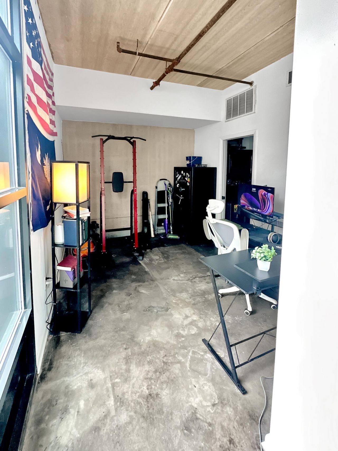 1 Cool Blow Street Photo 13