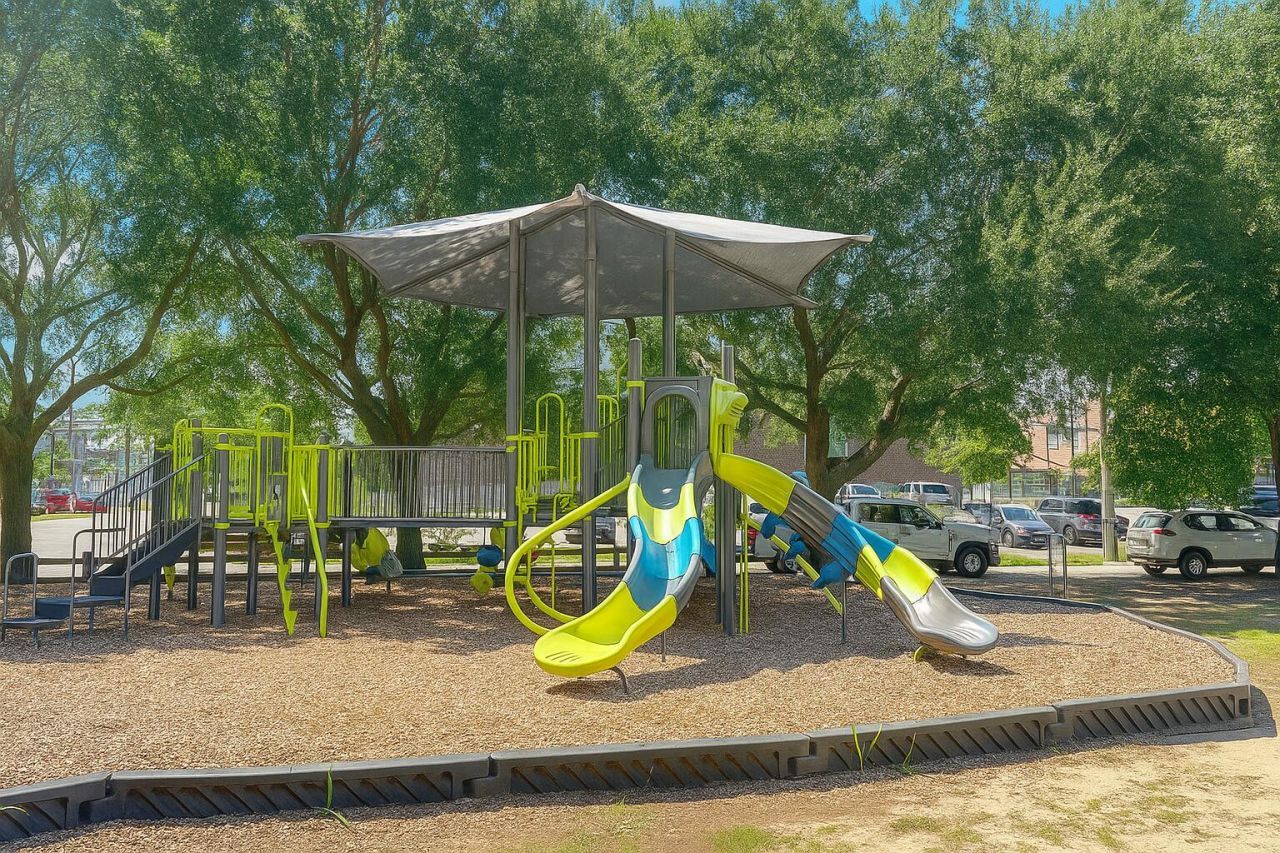 1 Cool Blow Street Photo 6