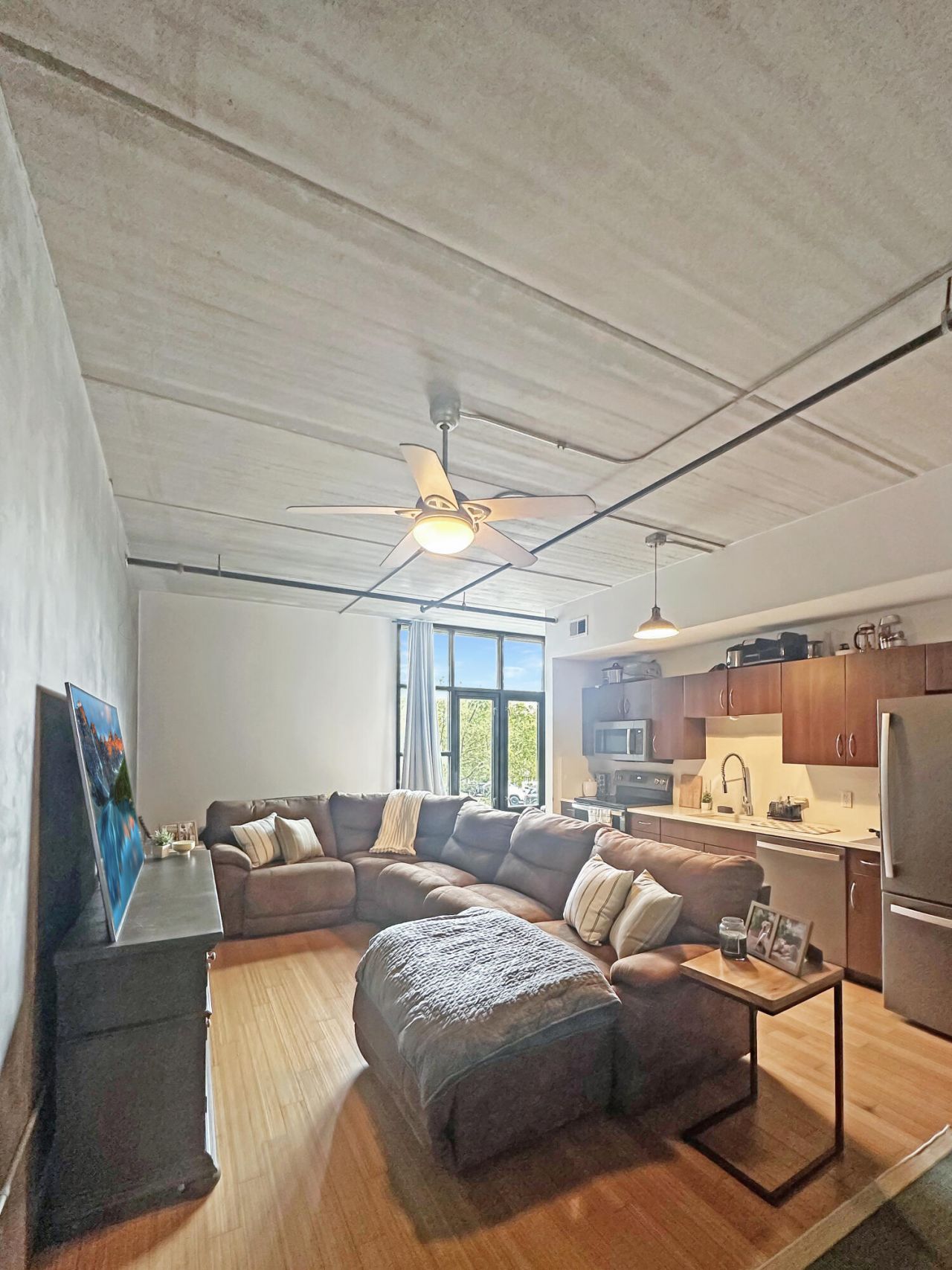 1 Cool Blow Street Photo 9